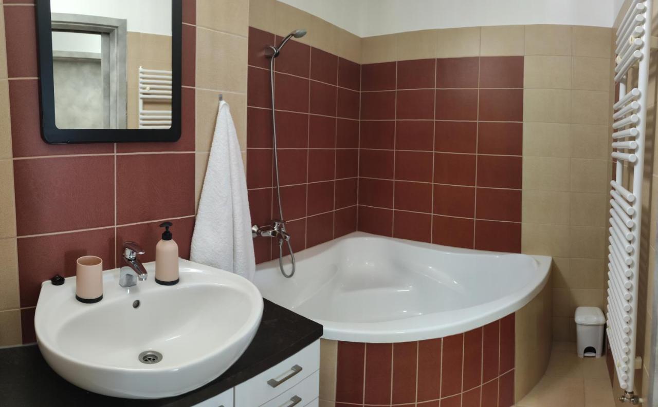 Ikon Apartman Hajduszoboszlo Exterior photo