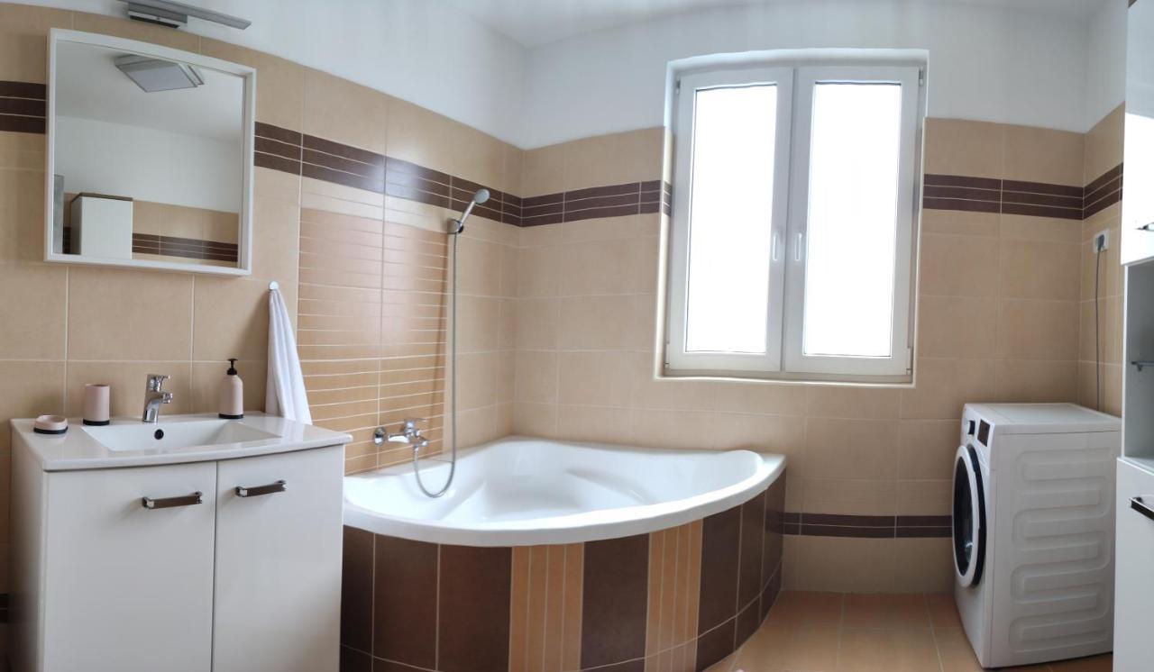 Ikon Apartman Hajduszoboszlo Exterior photo