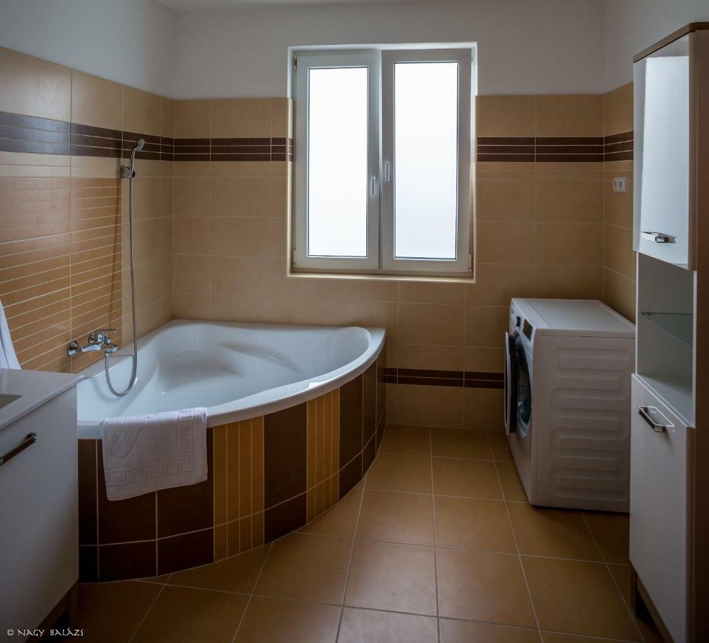 Ikon Apartman Hajduszoboszlo Exterior photo